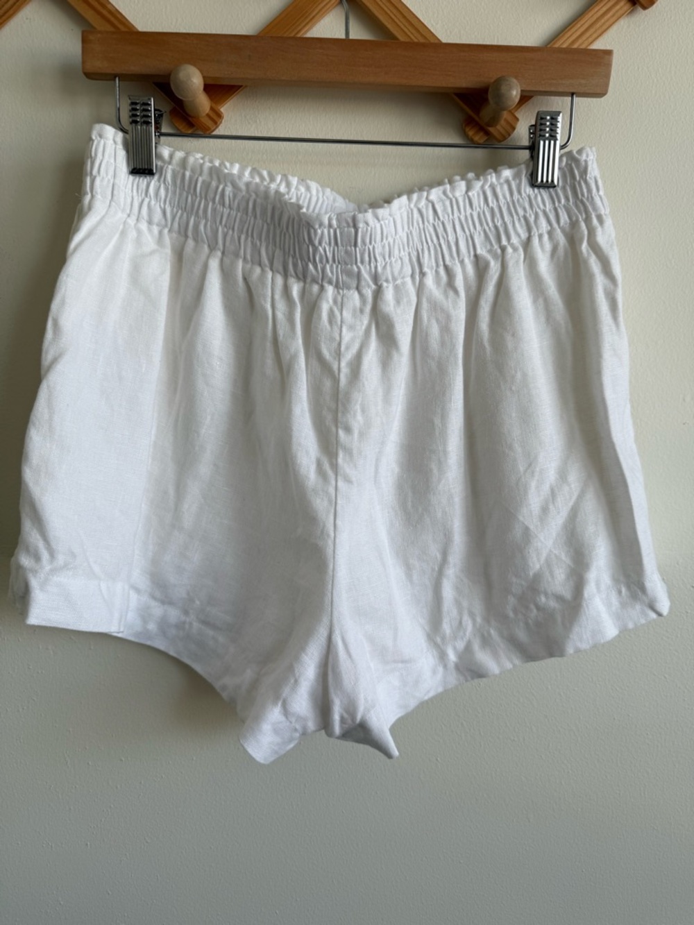 Reformation 100% linen Smocked Waist Shorts - Picture 2 of 5